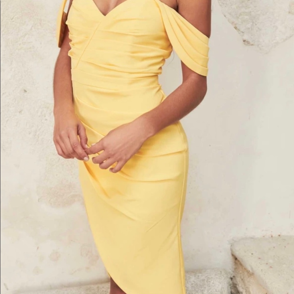 Lavish Alice brand yellow midi dress 💛